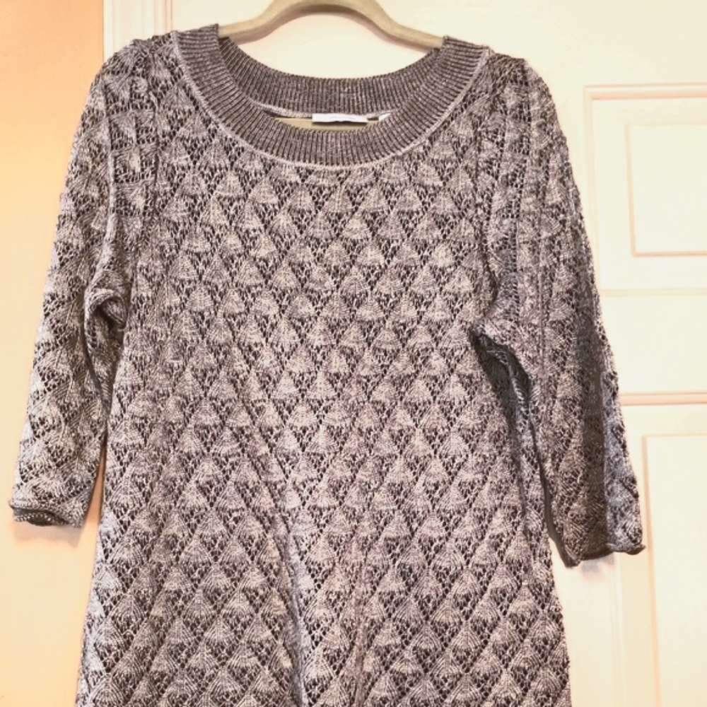 Ladies loose knit sweater​